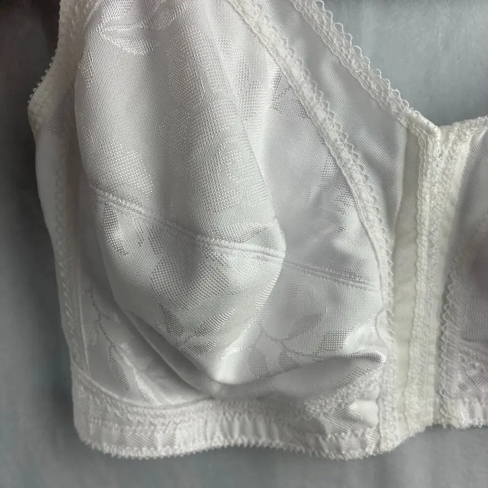 Playtex 18 Hour Front Close Ultimate Shoulder Comfort Wireless Bra 4695 44D NWOT